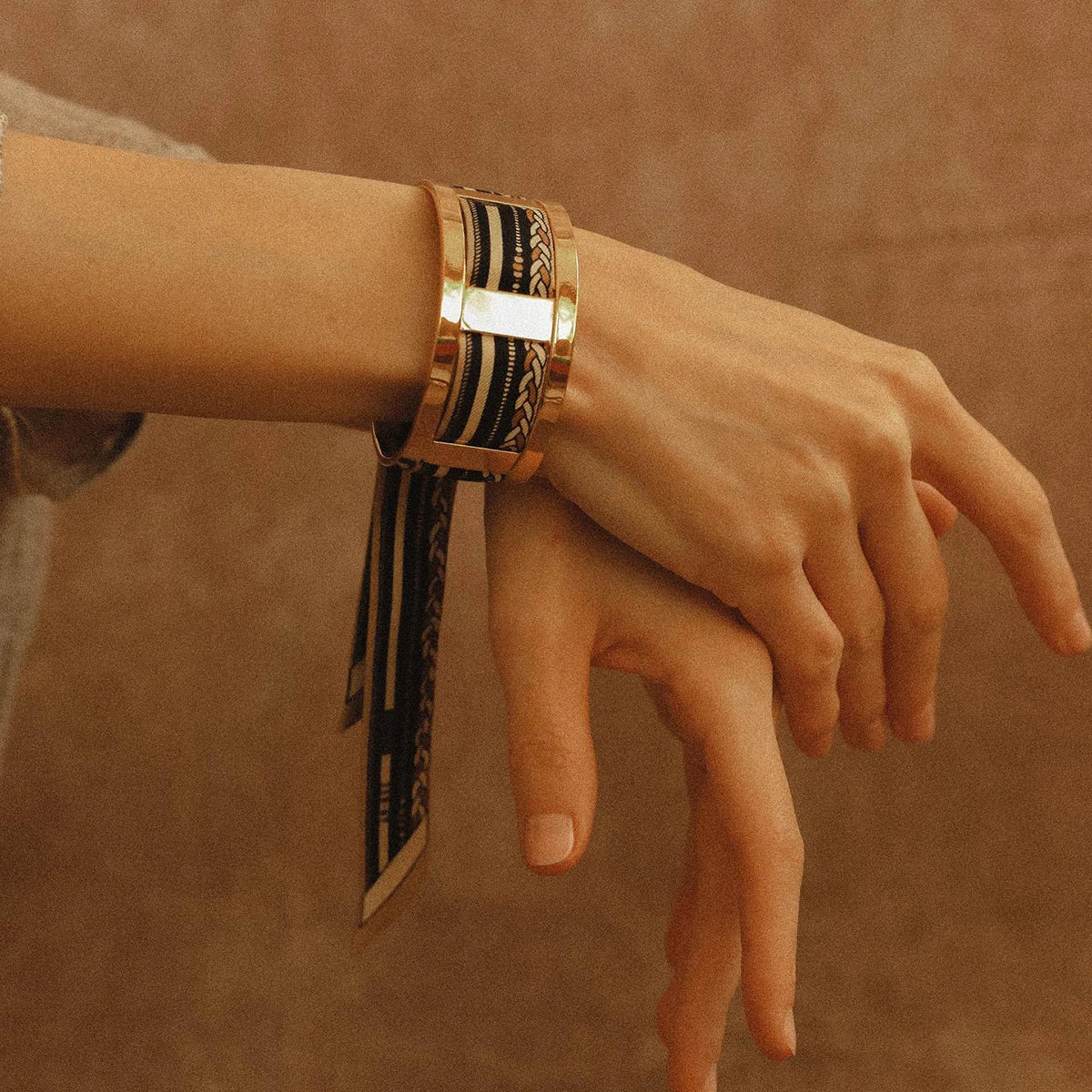 Uworld Stainless Steel Geometric Simple Color Cuff Bracelet Bangle Metal Texture Multi-Layer Temperament Fashion Waterproof