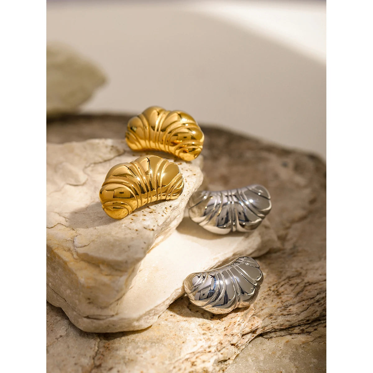 Uworld Waterproof Distinctive Stainless Steel Chic Comfortable Metal Croissant Earrings Geometry Fashion Trendy Jewelry for Wome