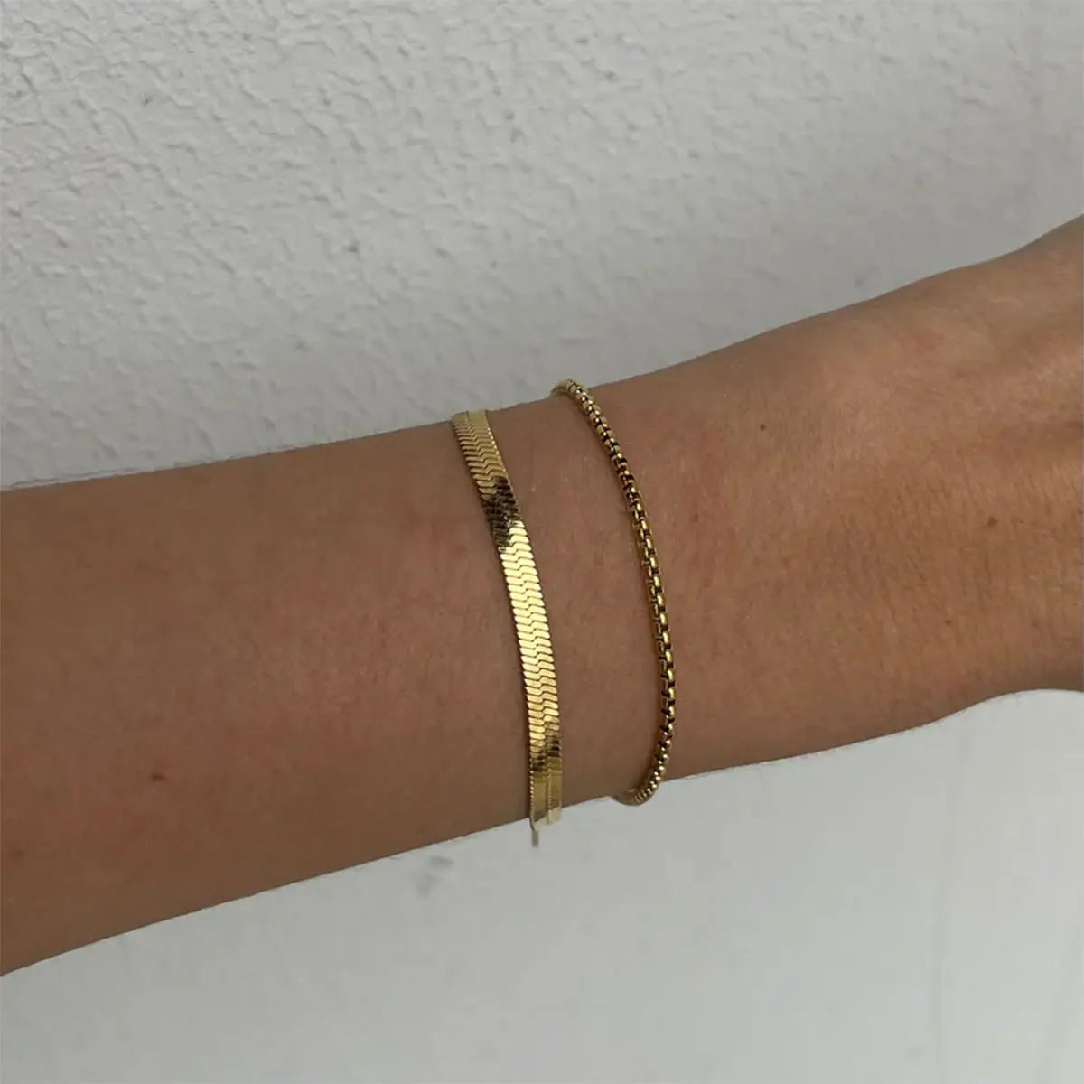 Uworld Classic Exquisite Chain Stainless Steel Stylish Bracelet Women Trendy Summer Charm Gold Color Jewelry pulseras de mujer