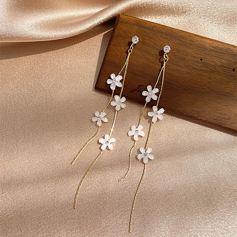 New Fashion Asymmetric Tassel Flower Earrings For Women Korean Style White Daisy Rhinestone Earring Girl Party Jewelry Gift