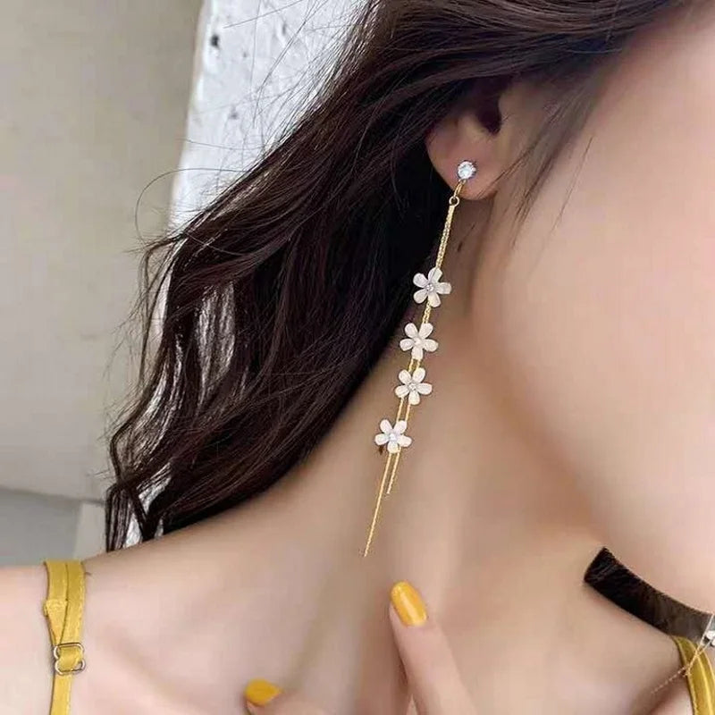 New Fashion Asymmetric Tassel Flower Earrings For Women Korean Style White Daisy Rhinestone Earring Girl Party Jewelry Gift