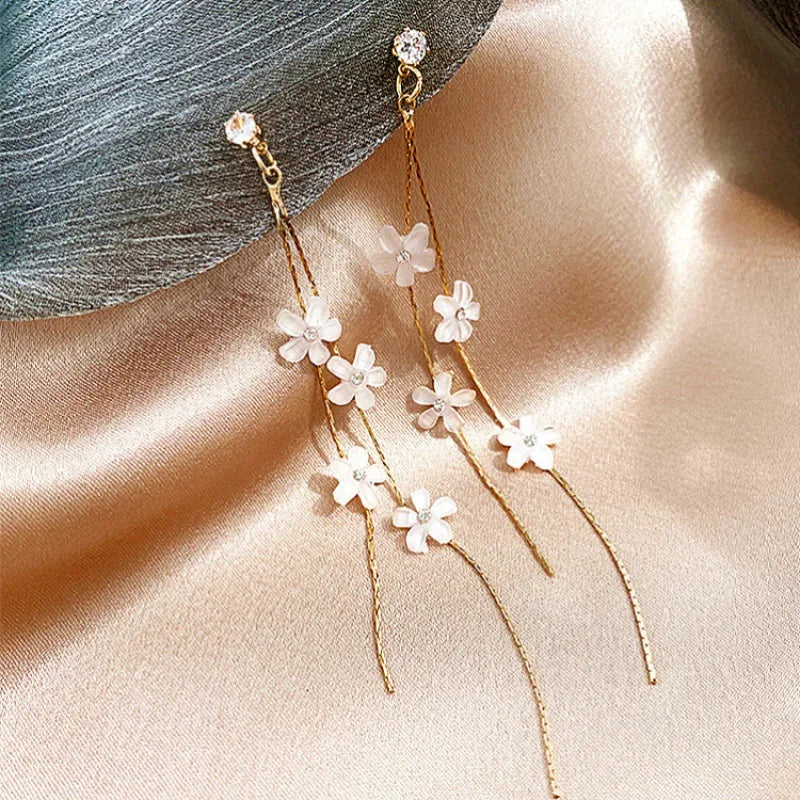 New Fashion Asymmetric Tassel Flower Earrings For Women Korean Style White Daisy Rhinestone Earring Girl Party Jewelry Gift