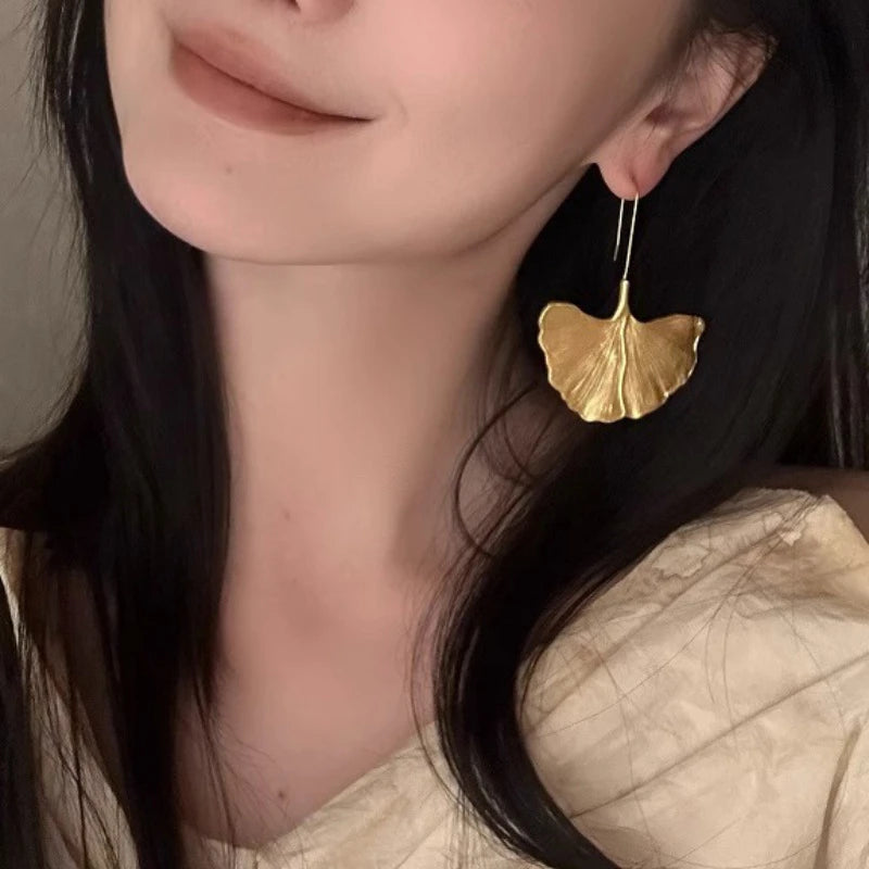 Luxury Gold Color Ginkgo Leaf Dangle Earrings For Women Elegant Metal Big Leaf Pendant Earring Party Wedding Personality Jewelry