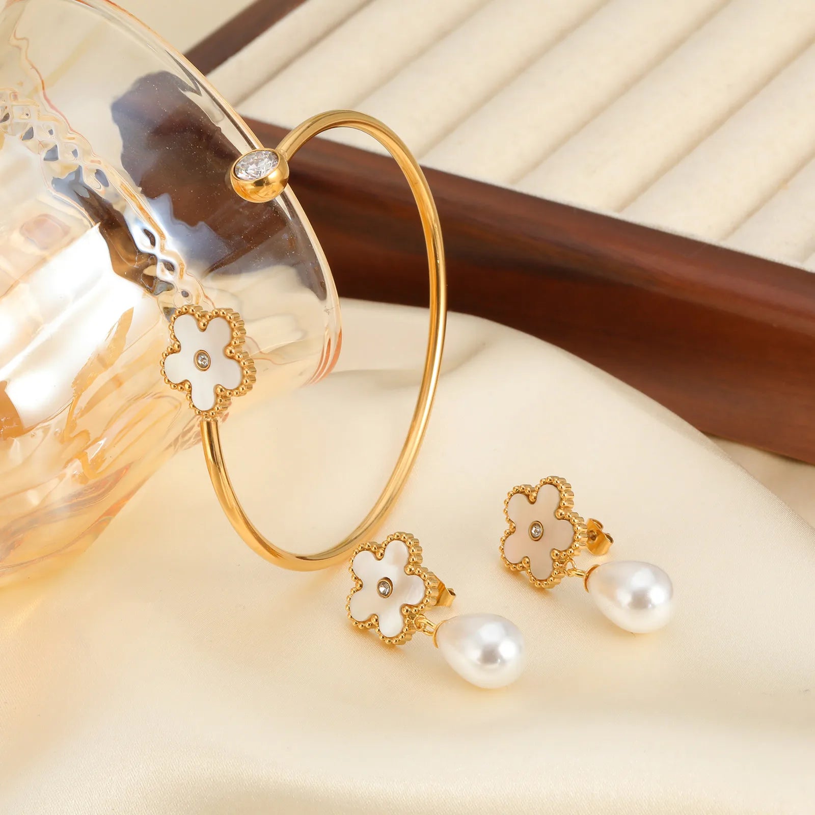 Set Chic Zircon White Shell Flower Bracelet Imitation Pearl Drop Earrings for Women, Stainless Steel Gold Color Fashion Jewelry
