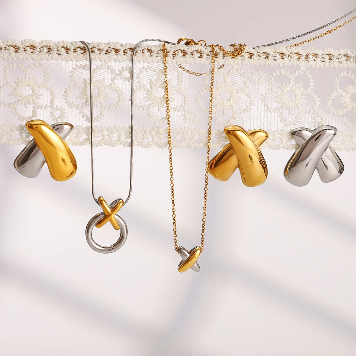 Uworld Minimalist 18k Color Blocked X-shaped Earring Women PVD Plated Stainless Steel Crossover Geometric Earring Jewelry