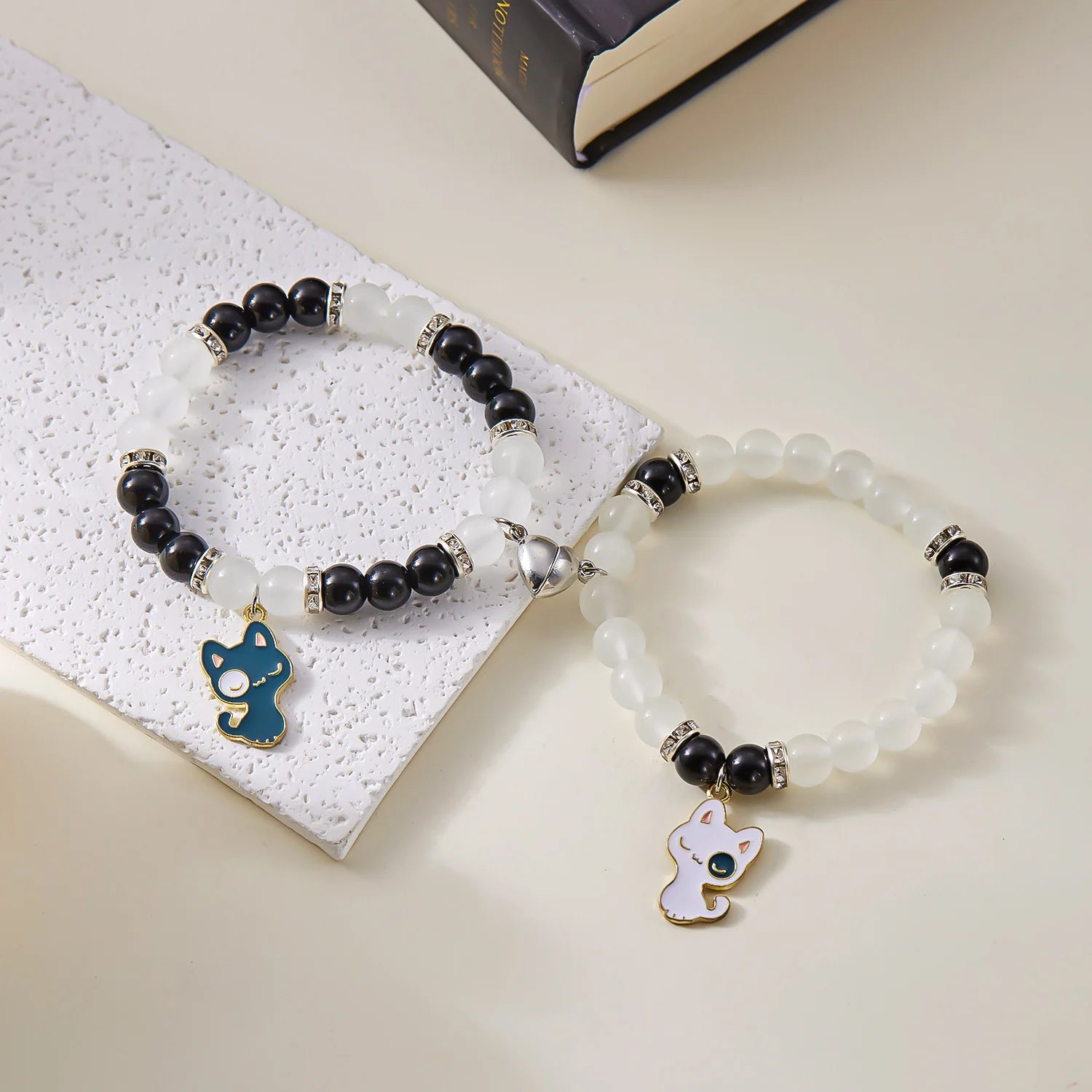 2pcs Magnetic Couple Bracelets Love Heart Shaped Matching Attraction Black White Cat Kitten Pendant Beaded Bracelet Jewelry Gift