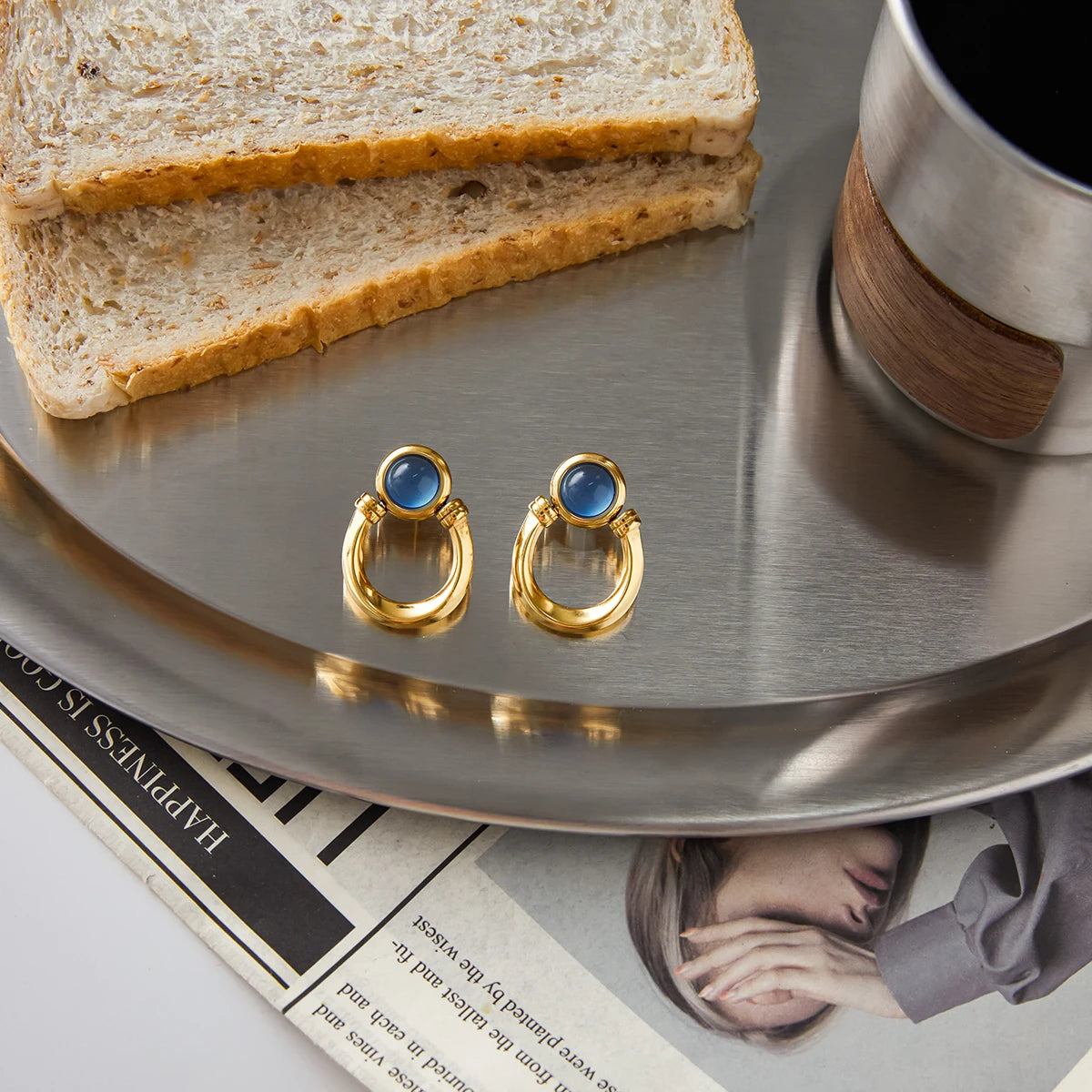 Uworld Designer Personality 18K Gold Color Plated Blue Resin Horseshoe Earrings Hypoallergenic Stainless Steel Women's Jewelry