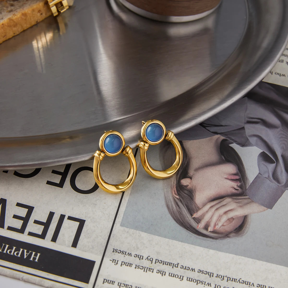 Uworld Designer Personality 18K Gold Color Plated Blue Resin Horseshoe Earrings Hypoallergenic Stainless Steel Women's Jewelry