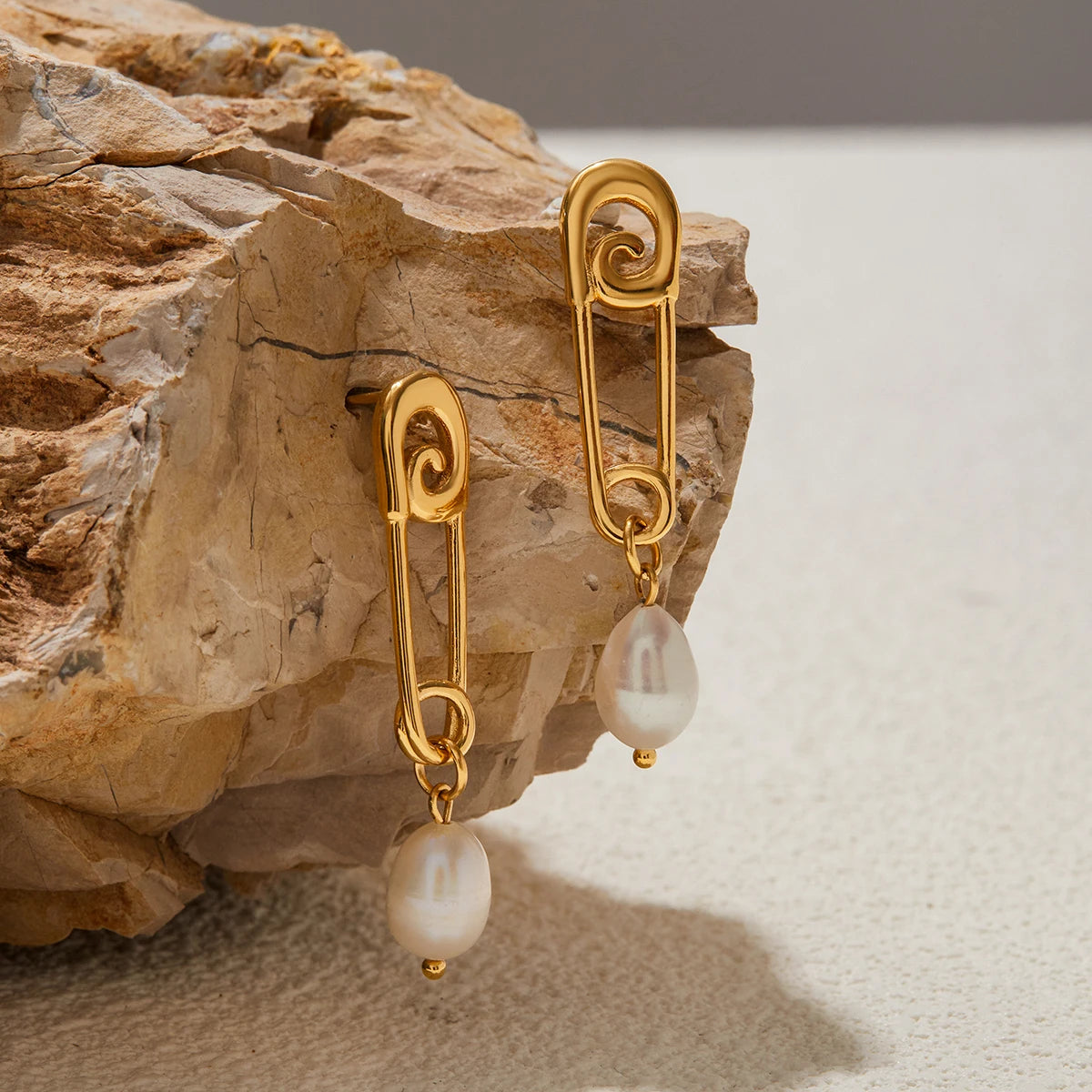 Uworld Niche Designer 18K Gold Color Plated Stainless Steel Paper Clip Freshwater Pearl Pendant Earrings Women's Jewelry Party G