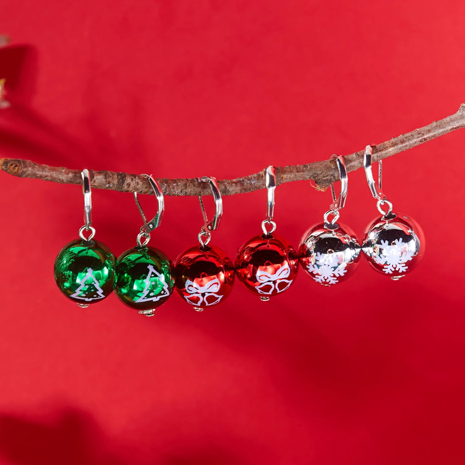 Creative Christmas Resin Ball Earrings Set For Women Red Green Round Ball Snowflake Xmas Tree Dangle Earring New Year Jewelry