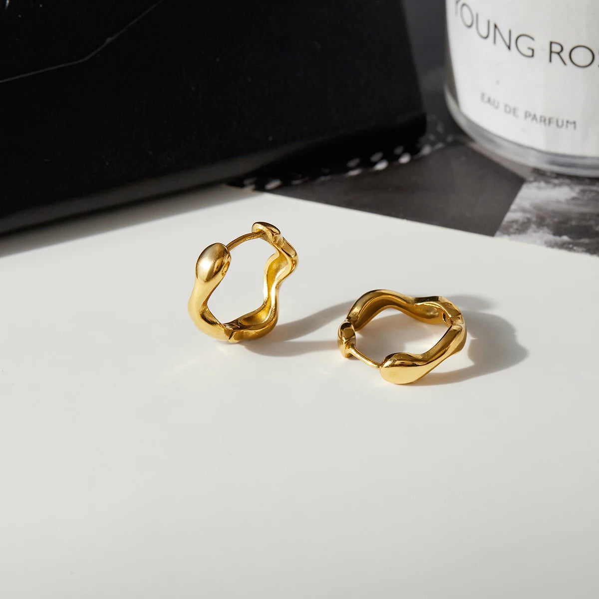 Uworld Classic 18K Plated Gold Color Smooth Wave Hoop Earring Women Zircon Stainless Steel Earring For Lady Waterproof Jewelry