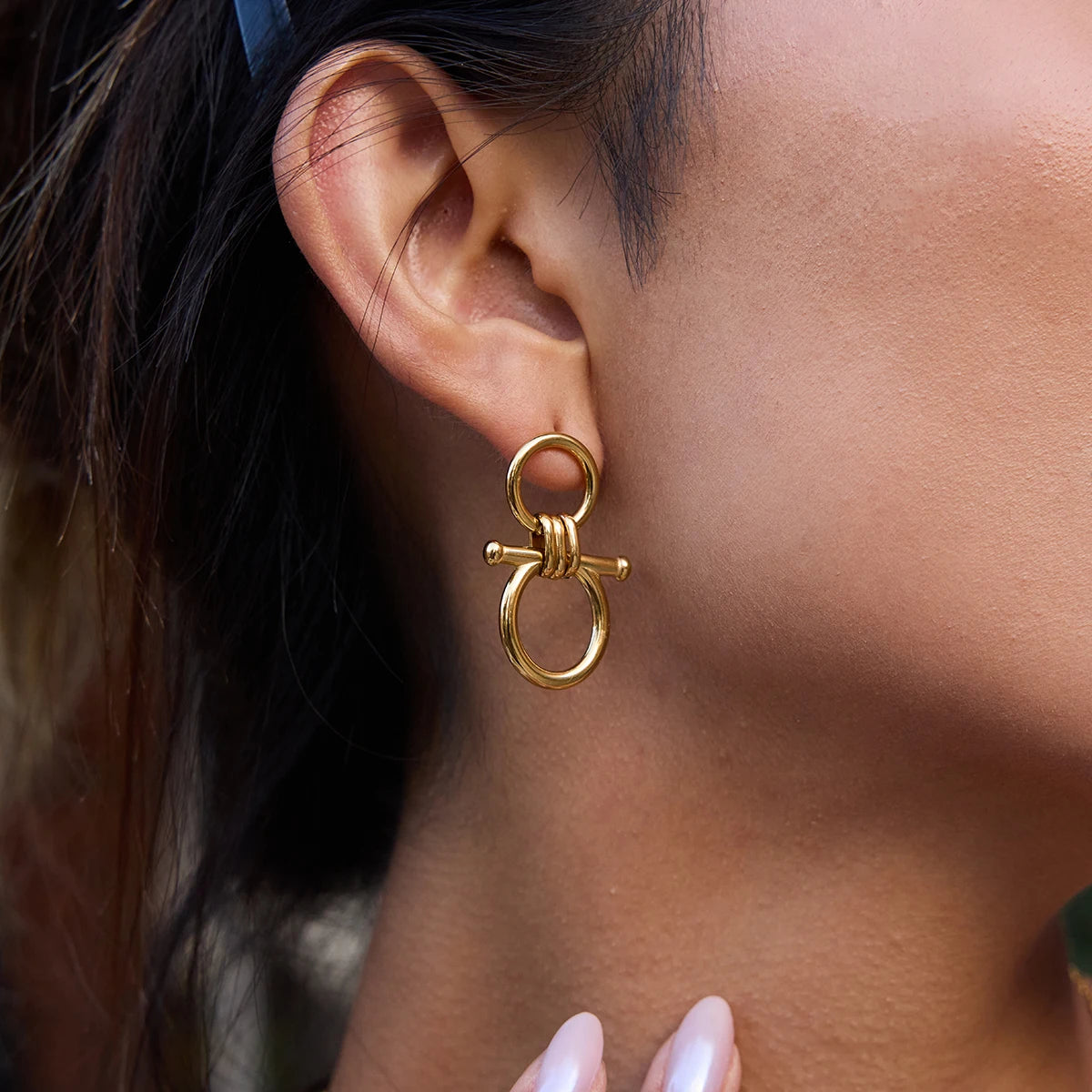 Uworld Personality 18K Gold Color Plated Equestrian Design Smooth Hollow Pendant Earring Hypoallergenic Stainless Steel Jewelry