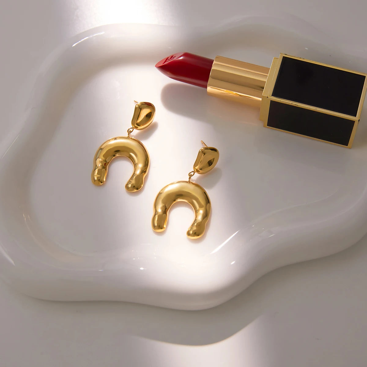 Uworld Classic Gold Color Blocking U-shaped Pendant Earrings Women 18K PVD Plated Stainless Steel Earrings Lady Jewelry