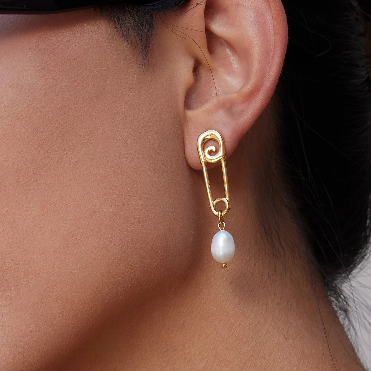 Uworld Niche Designer 18K Gold Color Plated Stainless Steel Paper Clip Freshwater Pearl Pendant Earrings Women's Jewelry Party G