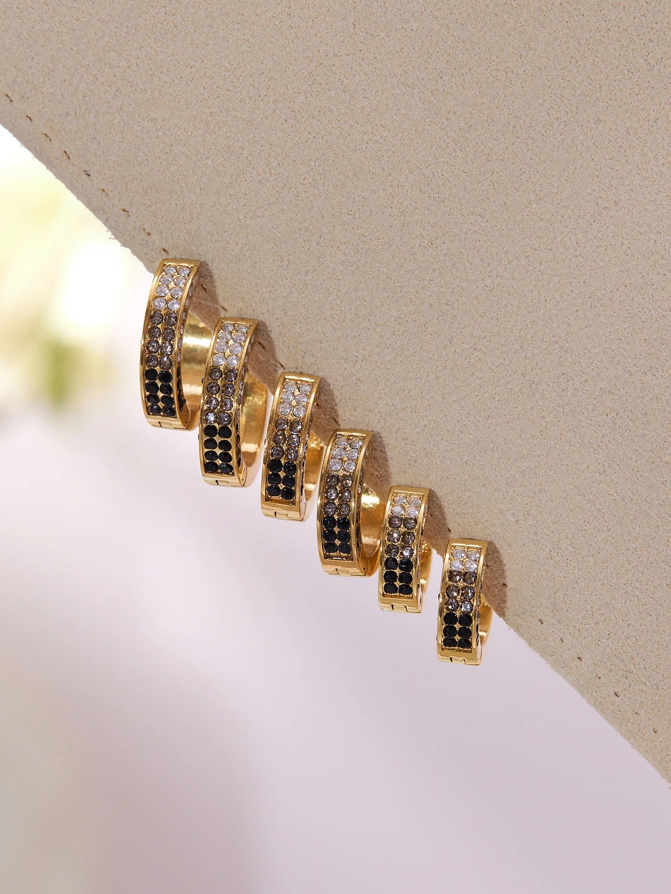 Nivora Beautiful Shine Cubic Zirconia Women Hoop Earrings Stainless Steel Hypoallergenic PVD Gold Plated Earrings Daily Jewelry