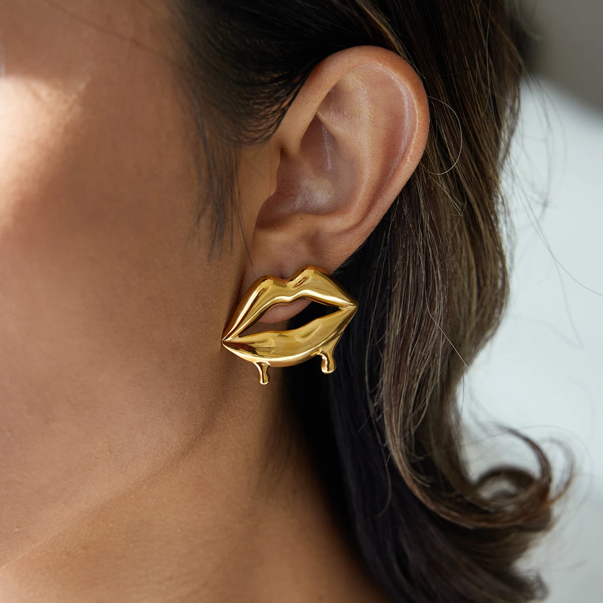 Uworld Sweet And Romantic 18K Gold Color Plated Liquid lip Shape Design Earrings Hypoallergenic Stainless Steel Women Jewelry