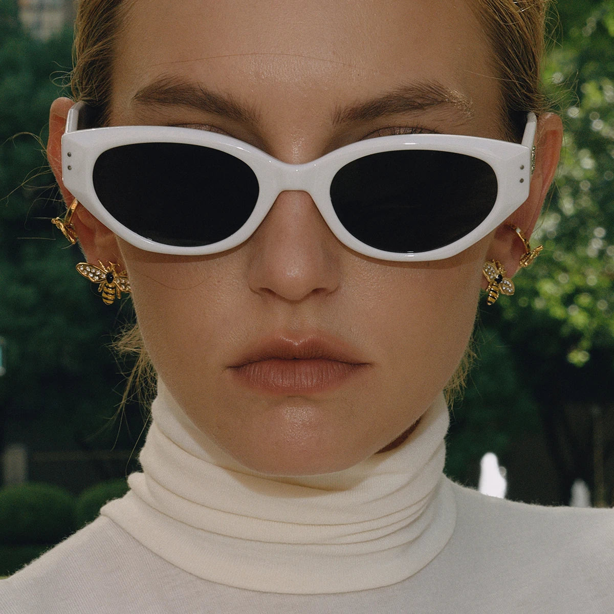 Uworld Classic Fashion 18K Gold Color Plated With White Zircon Bee Ear Clip Hypoallergenic Stainless Steel Women Jewelry Party