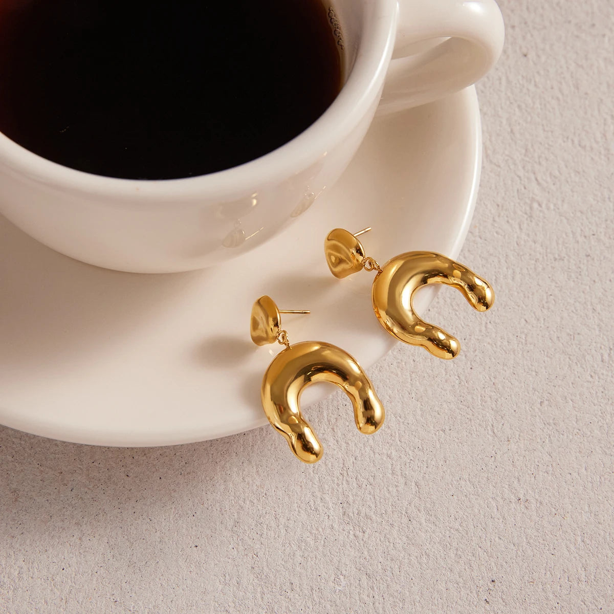 Uworld Classic Gold Color Blocking U-shaped Pendant Earrings Women 18K PVD Plated Stainless Steel Earrings Lady Jewelry