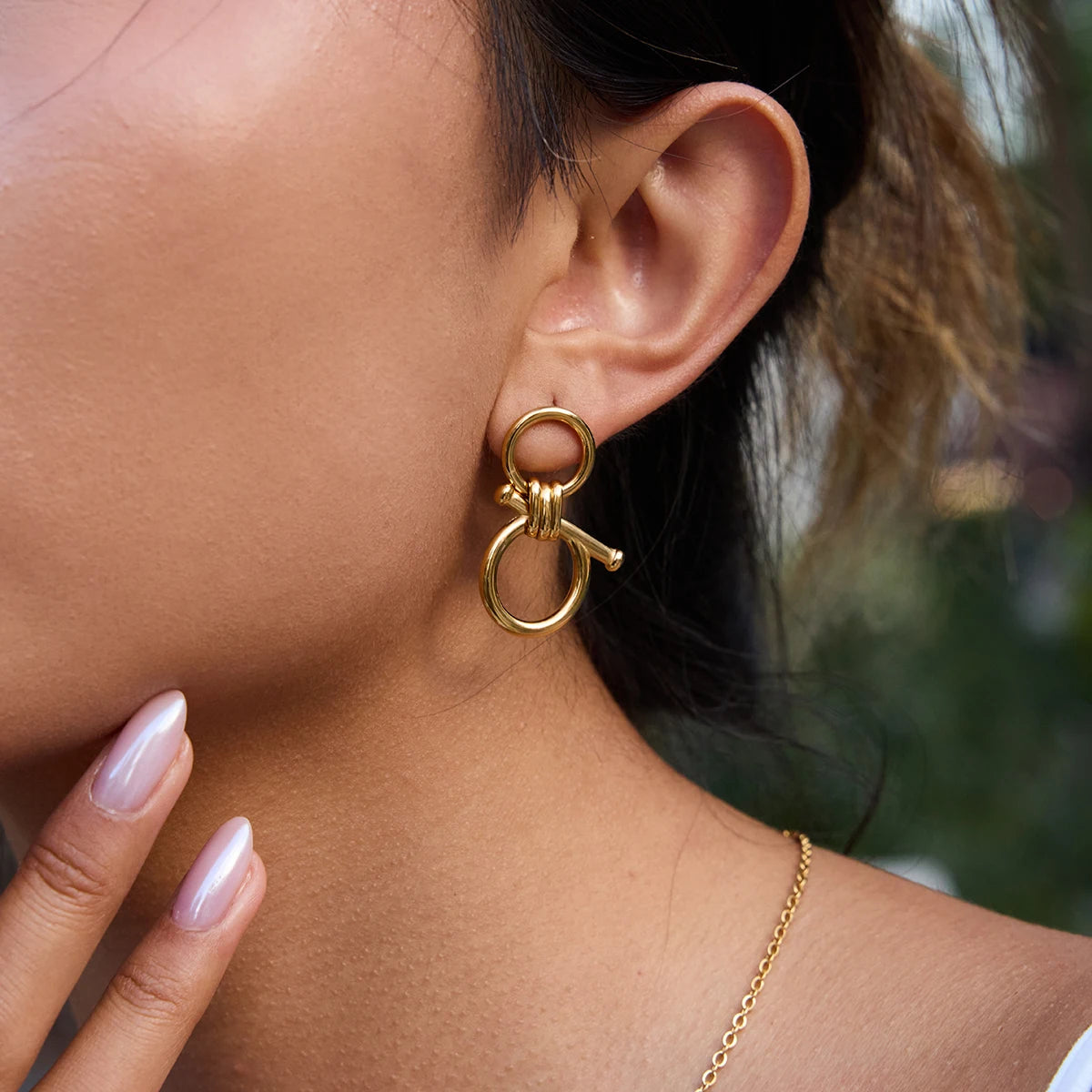 Uworld Personality 18K Gold Color Plated Equestrian Design Smooth Hollow Pendant Earring Hypoallergenic Stainless Steel Jewelry