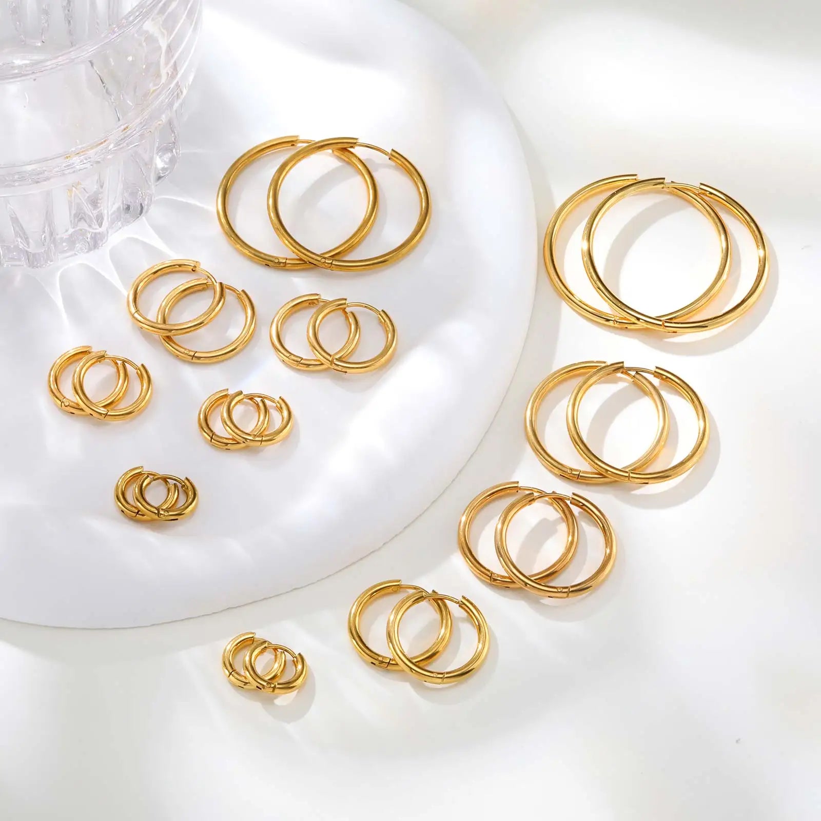 Minimalist Circle Hoop Earrings for Women,Stainless Steel Gold Color Cartilage Ear Bone Piercing Round Earrings,Classic Jewelry