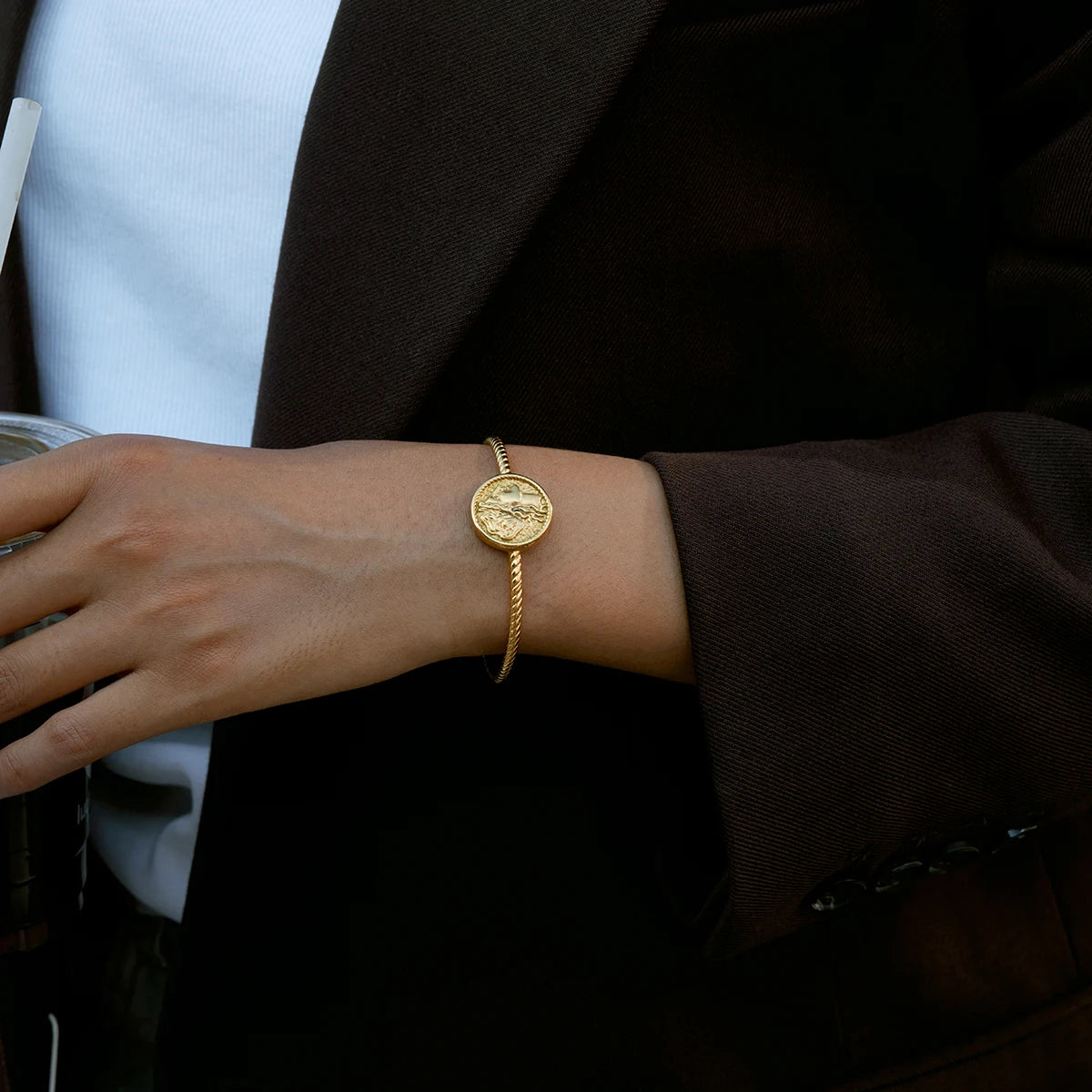 Uworld Classic Trendy 18K Gold Color Plated Coin Thread Fried Dough Twists Open Bracelet Waterproof Stainless Steel Jewelry Gift