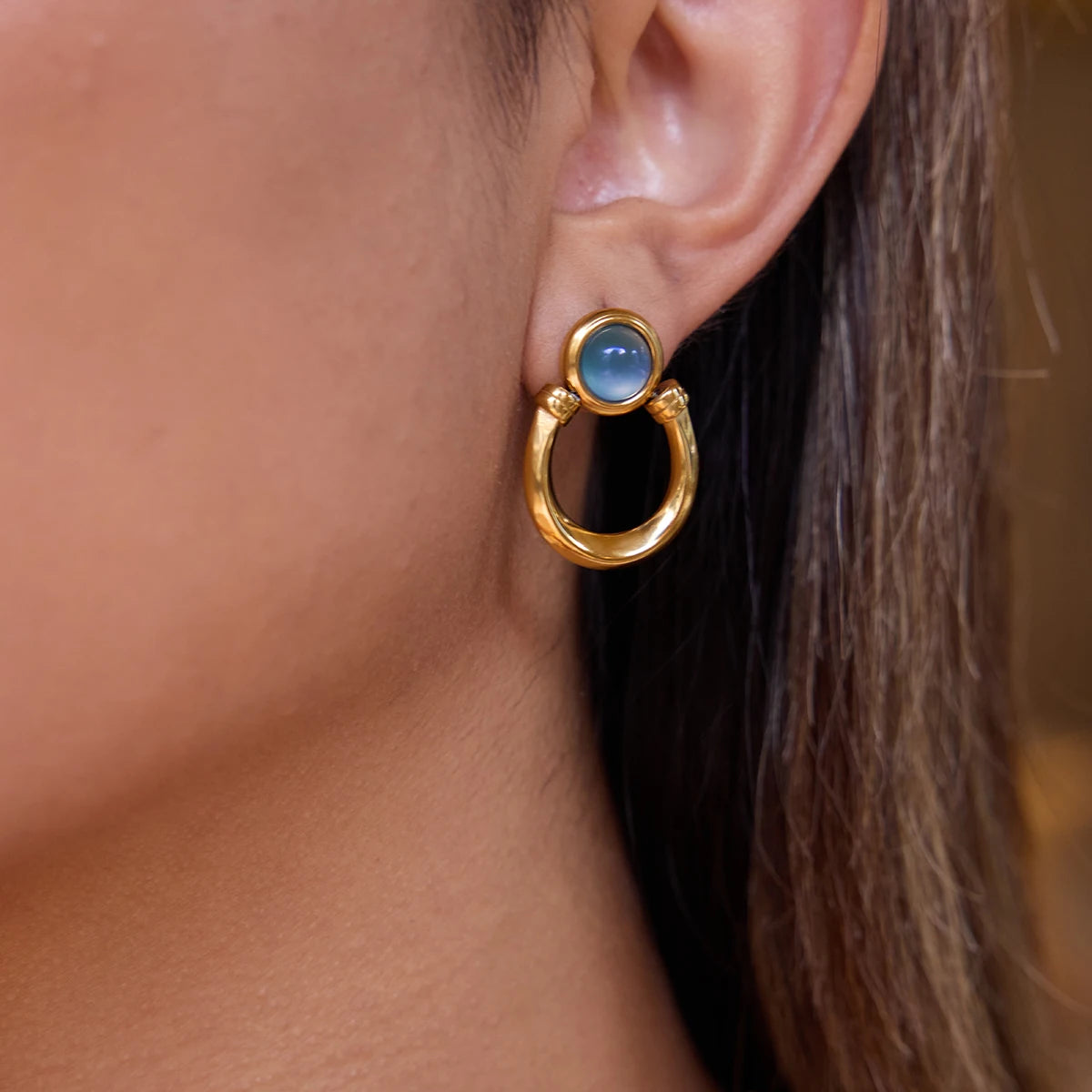 Uworld Designer Personality 18K Gold Color Plated Blue Resin Horseshoe Earrings Hypoallergenic Stainless Steel Women's Jewelry