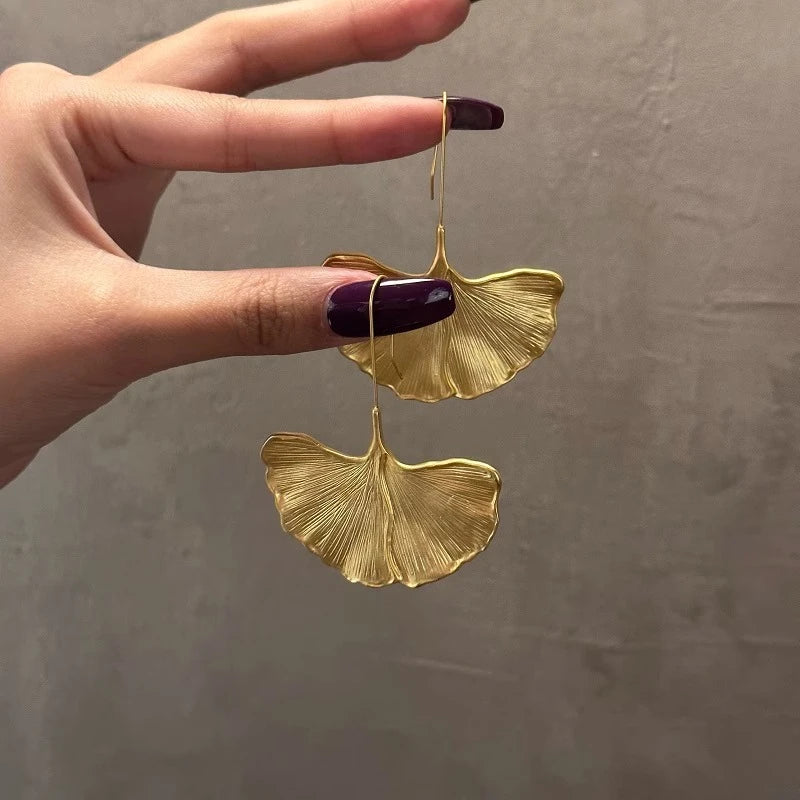 Luxury Gold Color Ginkgo Leaf Dangle Earrings For Women Elegant Metal Big Leaf Pendant Earring Party Wedding Personality Jewelry