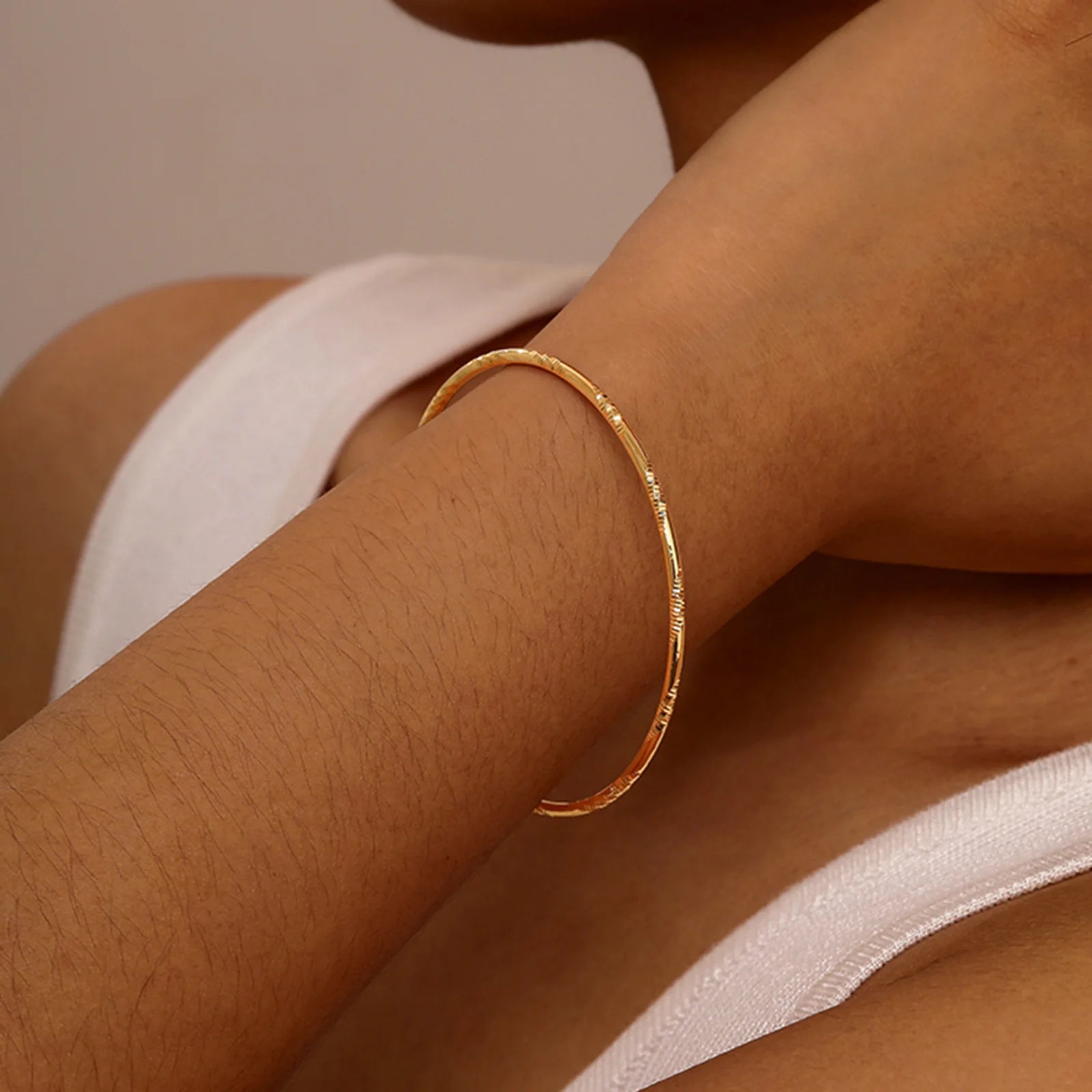 All-optical Round Wire Bracelet for Women Mobius Approves Flowers Bracelets Fashion Daily Gift