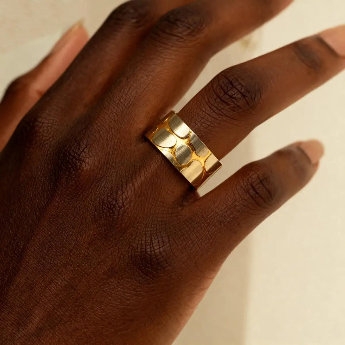 Stainless Steel Artistic Ring for Women, 18k Gold Plated Two-color Pebbles Open Wide Ring Non-fading Jewelry