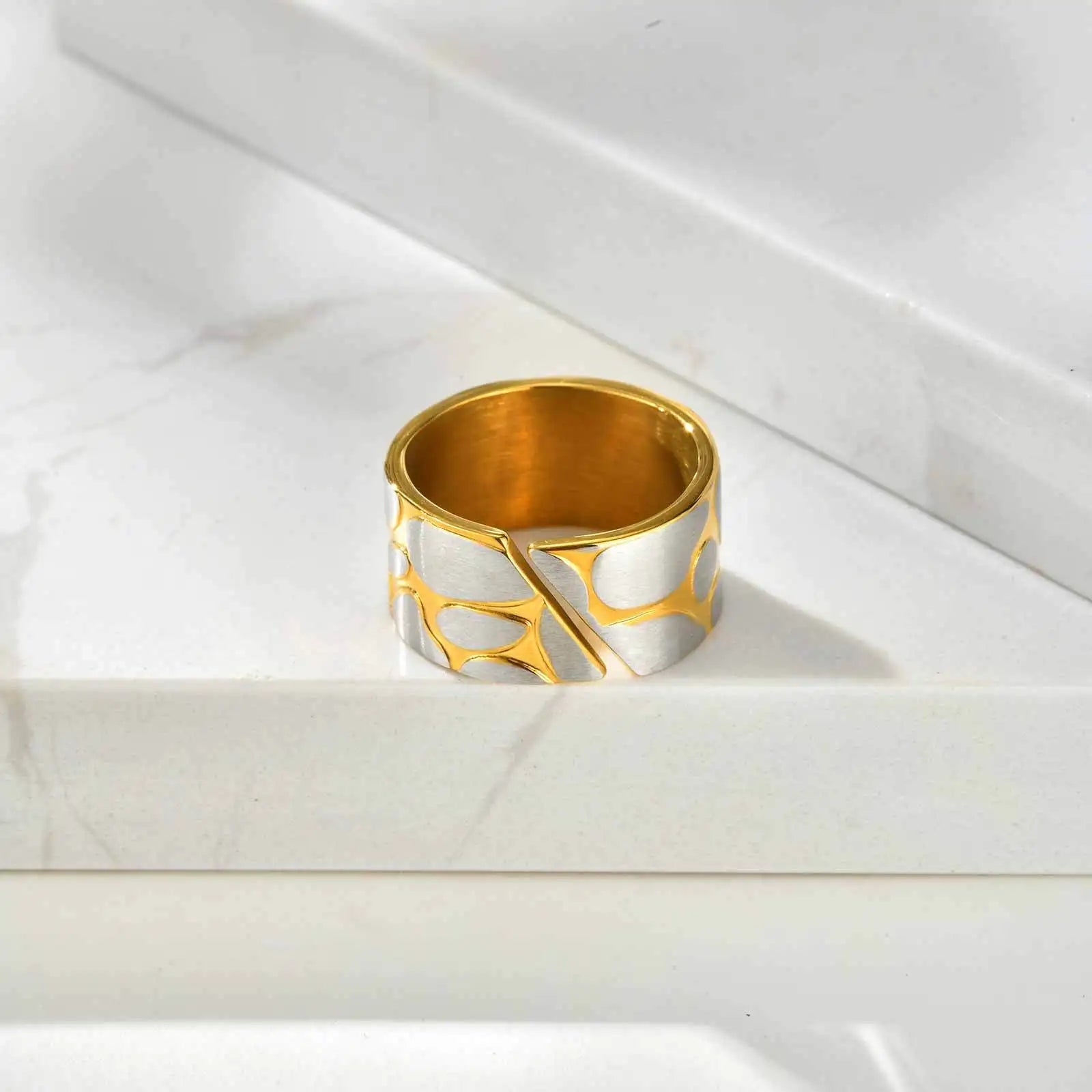 Stainless Steel Artistic Ring for Women, 18k Gold Plated Two-color Pebbles Open Wide Ring Non-fading Jewelry