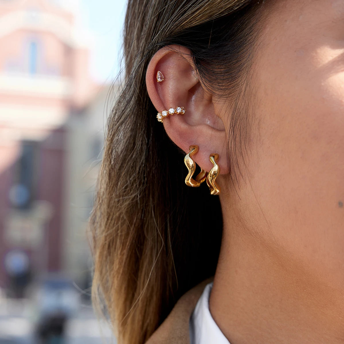 Uworld Classic 18K Plated Gold Color Smooth Wave Hoop Earring Women Zircon Stainless Steel Earring For Lady Waterproof Jewelry