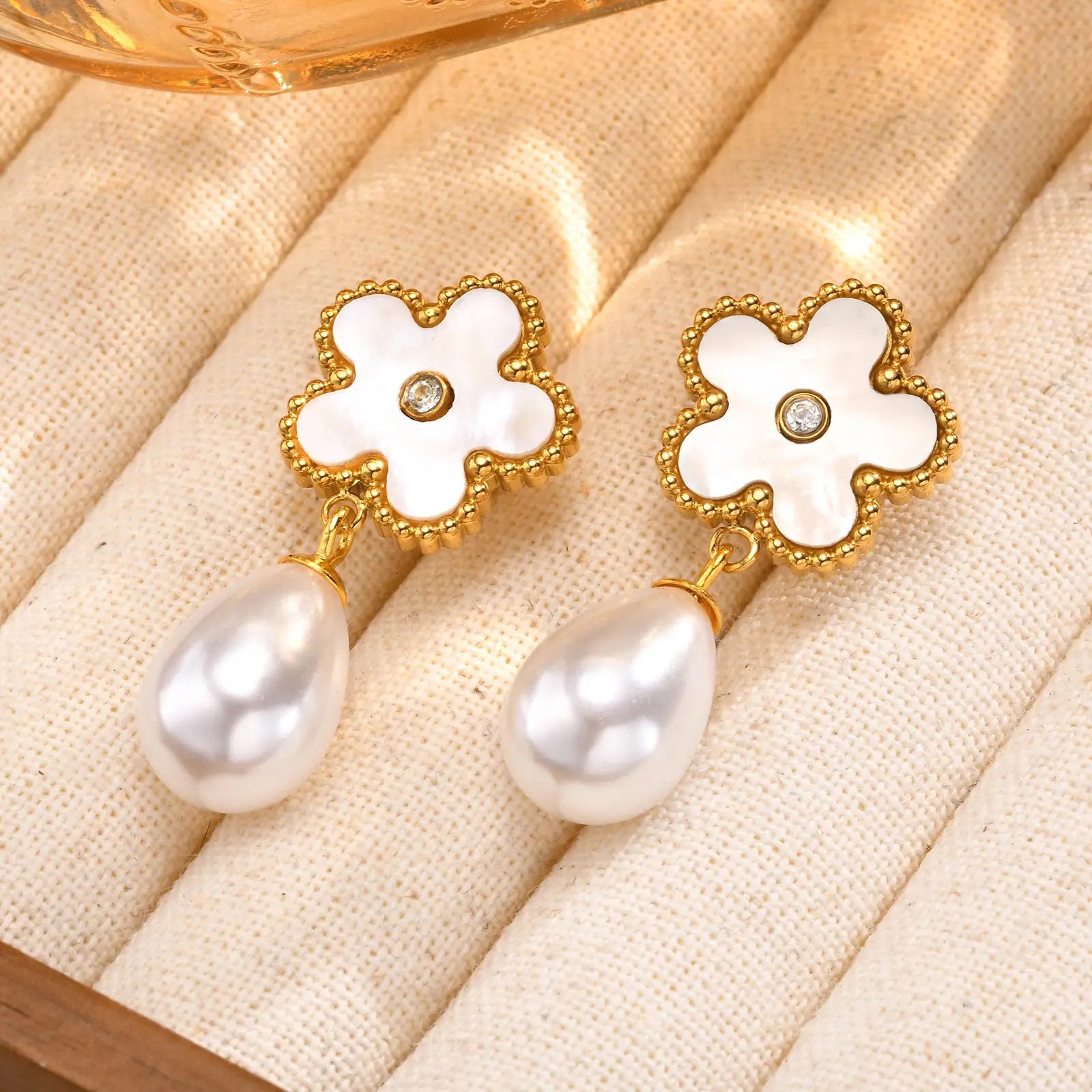 Set Chic Zircon White Shell Flower Bracelet Imitation Pearl Drop Earrings for Women, Stainless Steel Gold Color Fashion Jewelry