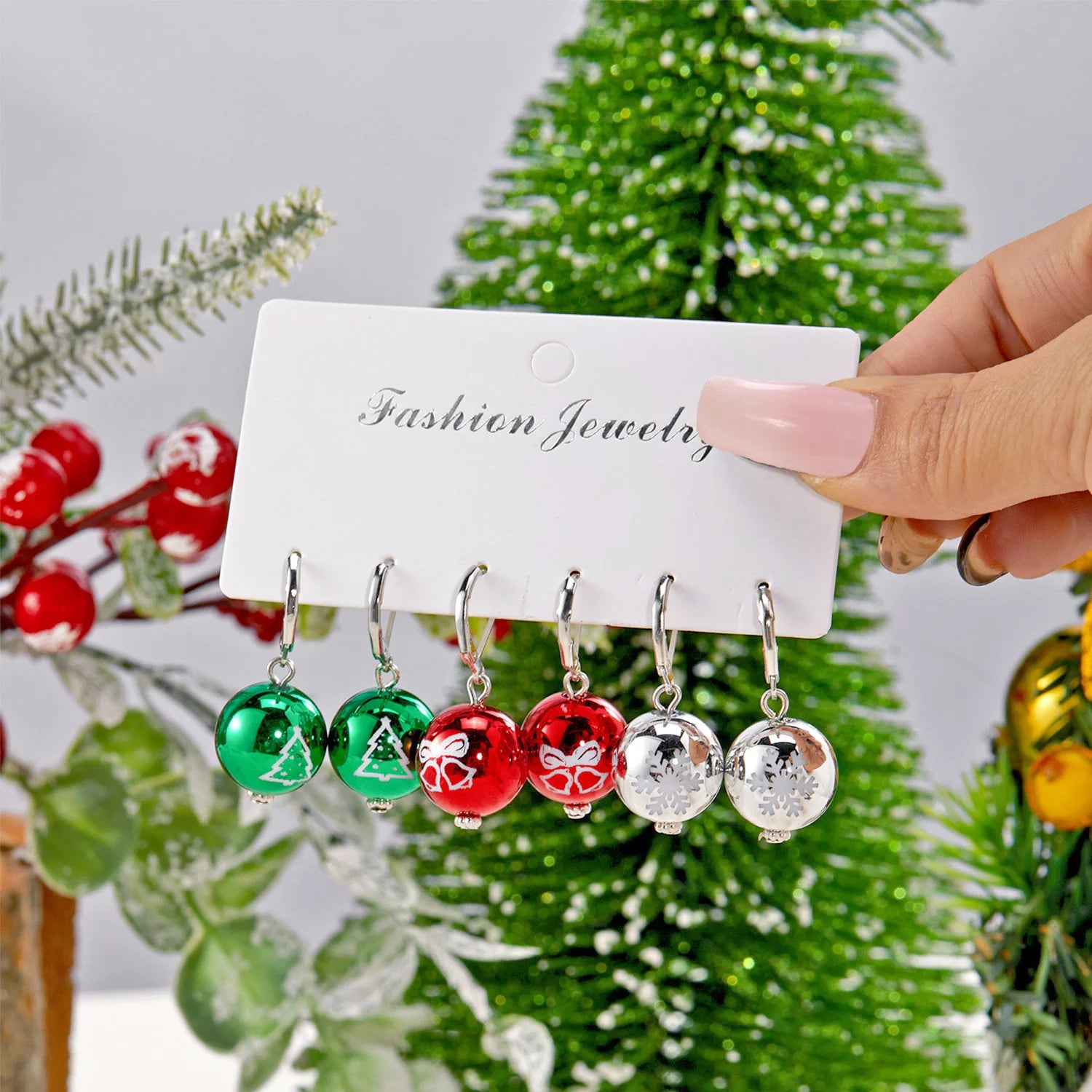 Creative Christmas Resin Ball Earrings Set For Women Red Green Round Ball Snowflake Xmas Tree Dangle Earring New Year Jewelry