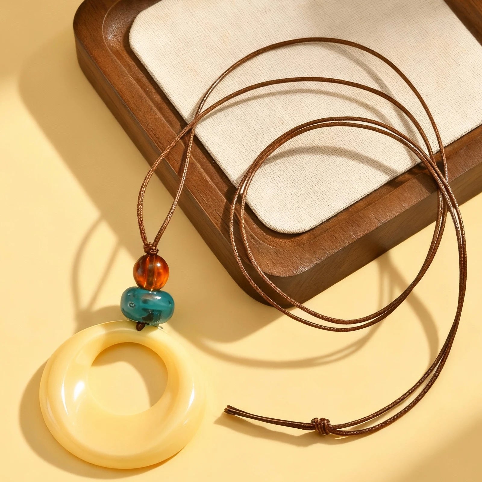 Vintage Amber Resin Geometric Pendant for Women,Ball Hollow U-Ring Wax Chain Rope Necklaces,Simple Charm Sweater Jewelry Gifts