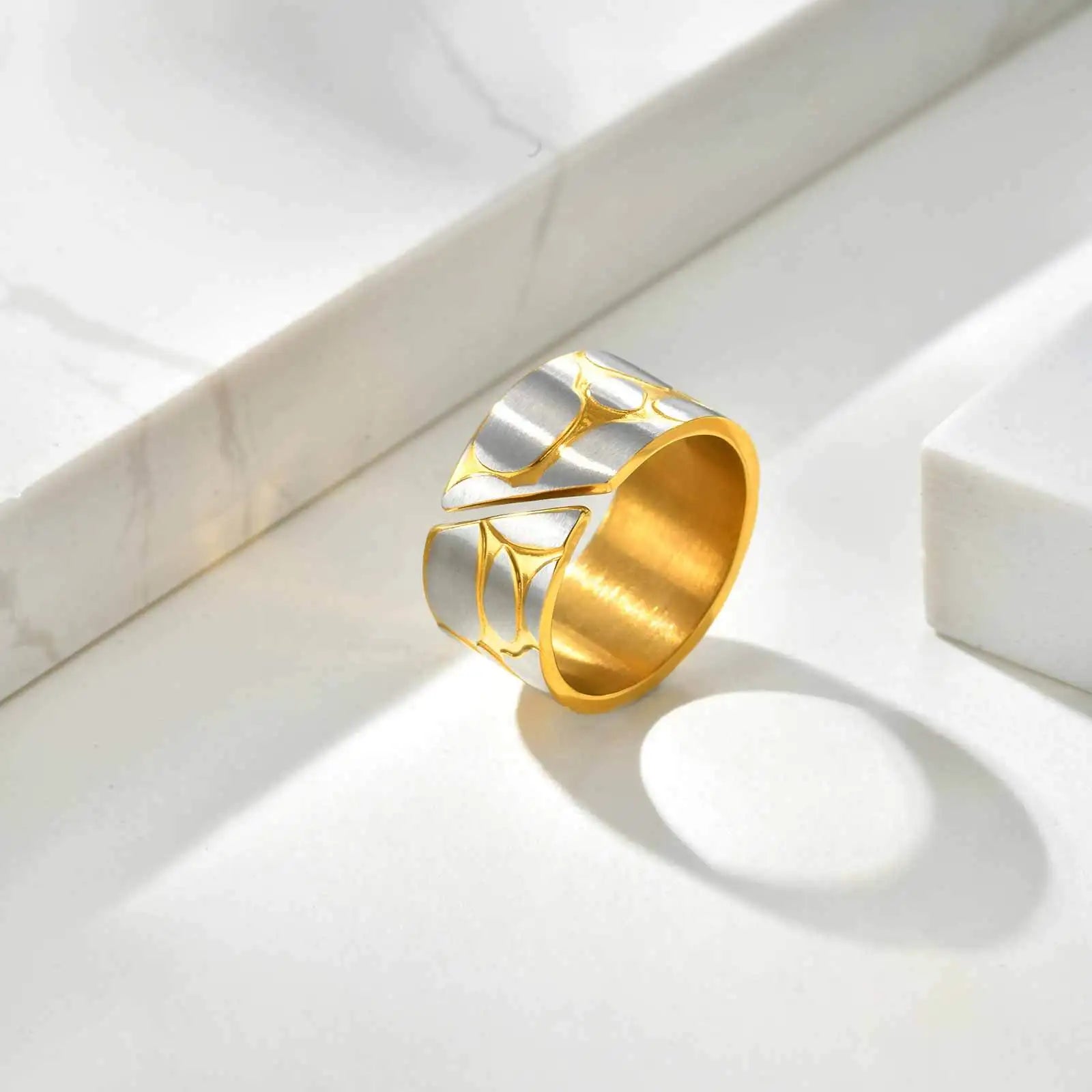 Stainless Steel Artistic Ring for Women, 18k Gold Plated Two-color Pebbles Open Wide Ring Non-fading Jewelry