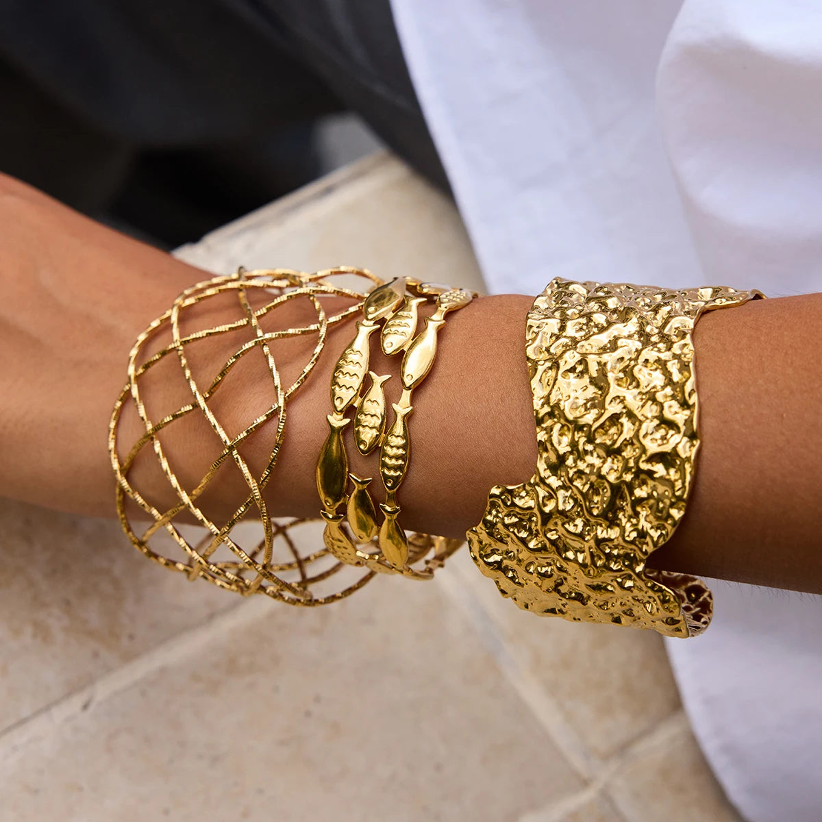 Uworld Minimalist 18K Gold Color Plated Stainless Steel Hammer Pattern Irregular Wide Face Bracelet Small Fish Line Multi Layer