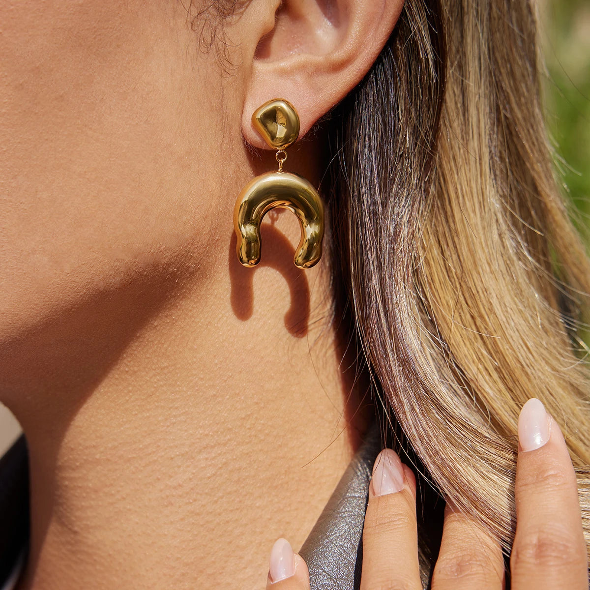 Uworld Classic Gold Color Blocking U-shaped Pendant Earrings Women 18K PVD Plated Stainless Steel Earrings Lady Jewelry