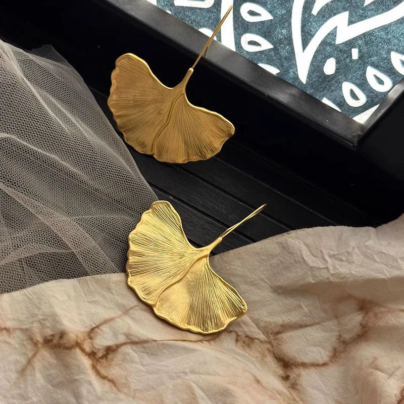 Luxury Gold Color Ginkgo Leaf Dangle Earrings For Women Elegant Metal Big Leaf Pendant Earring Party Wedding Personality Jewelry