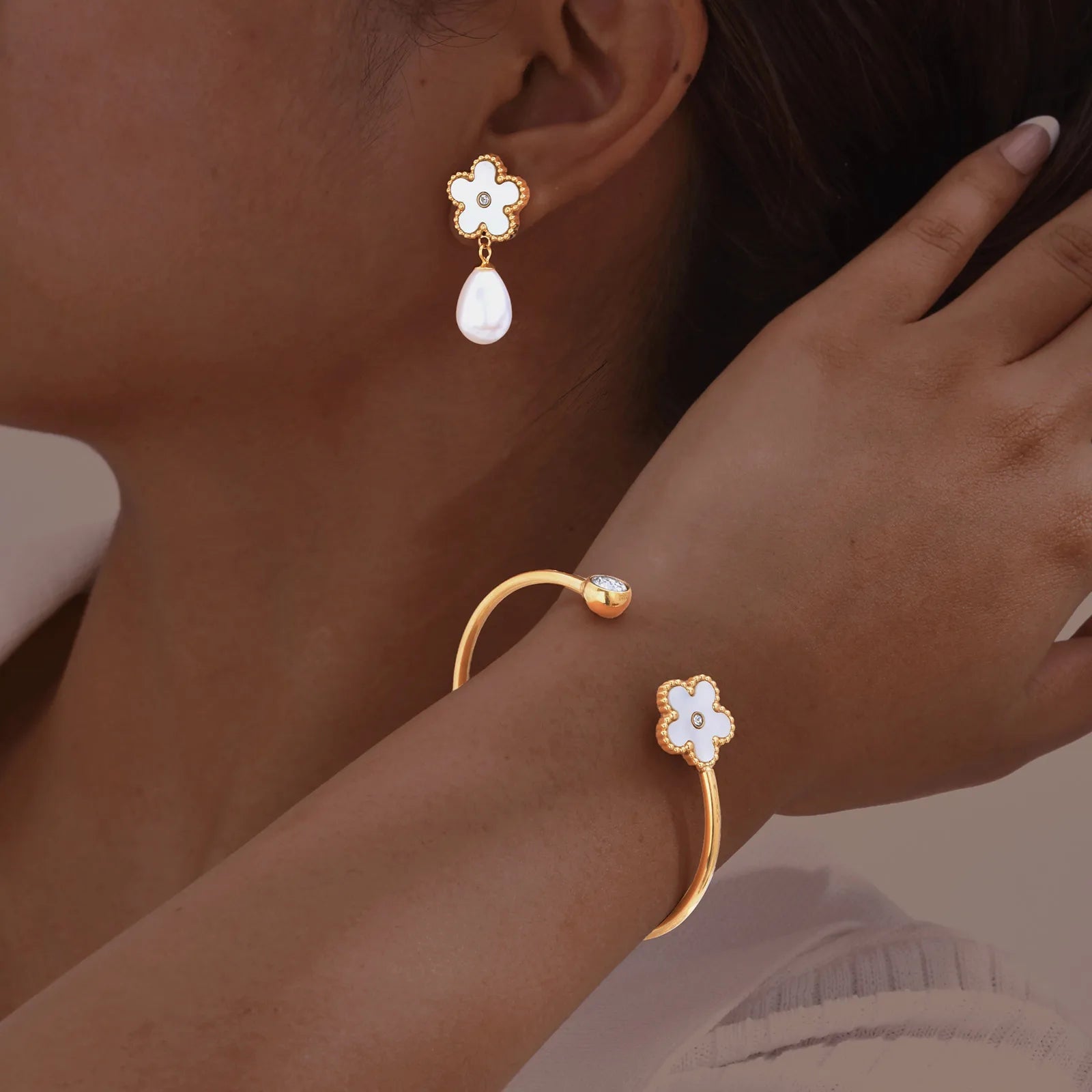 Set Chic Zircon White Shell Flower Bracelet Imitation Pearl Drop Earrings for Women, Stainless Steel Gold Color Fashion Jewelry