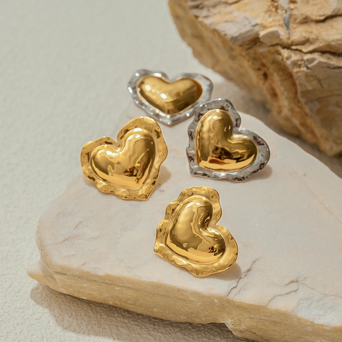 Uworld Simple Classic Two Tone Hammer Pattern Fat Drum Heart Ear Studs 18K Gold Color Plated Stainless Steel Ruffle Heart Earrin