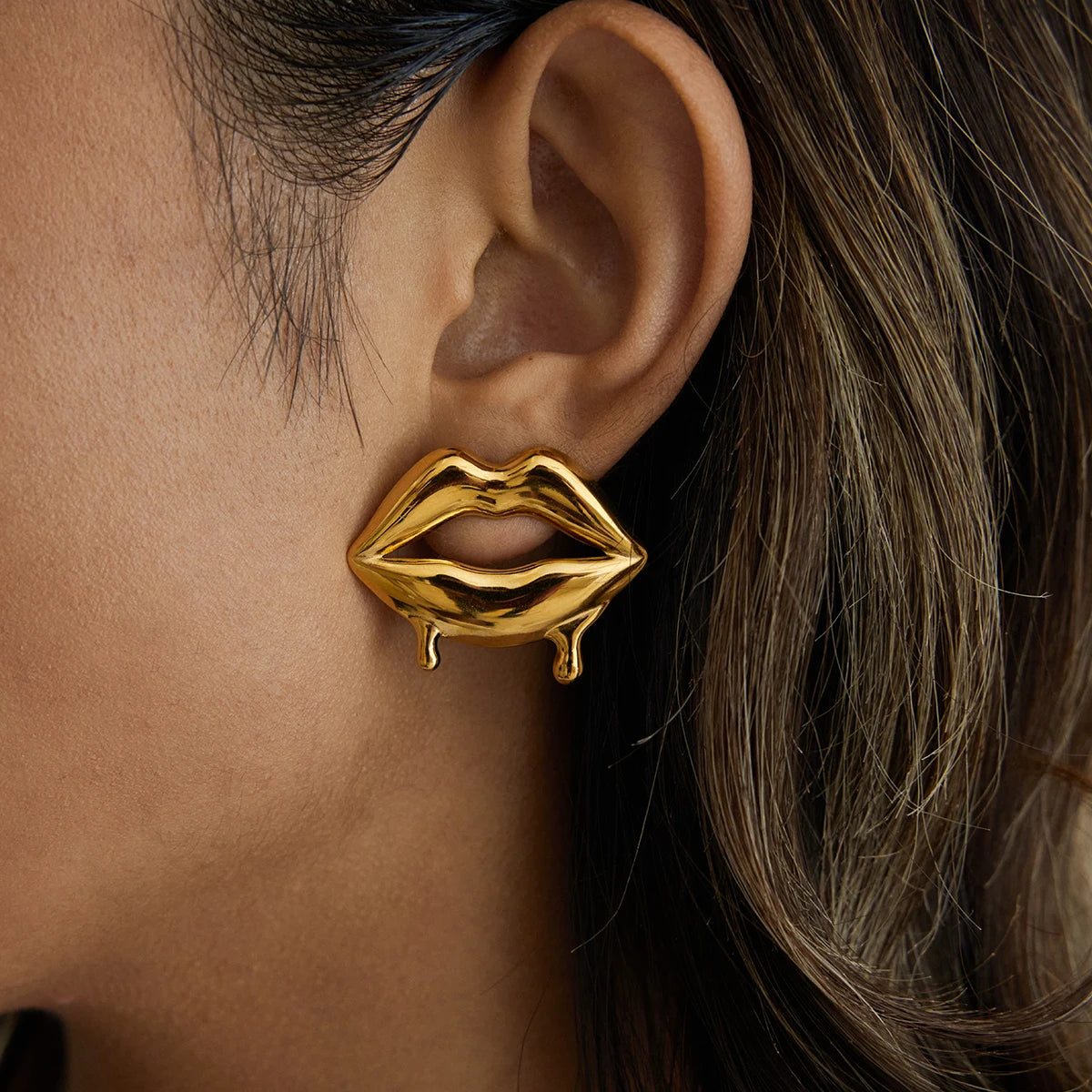 Uworld Sweet And Romantic 18K Gold Color Plated Liquid lip Shape Design Earrings Hypoallergenic Stainless Steel Women Jewelry