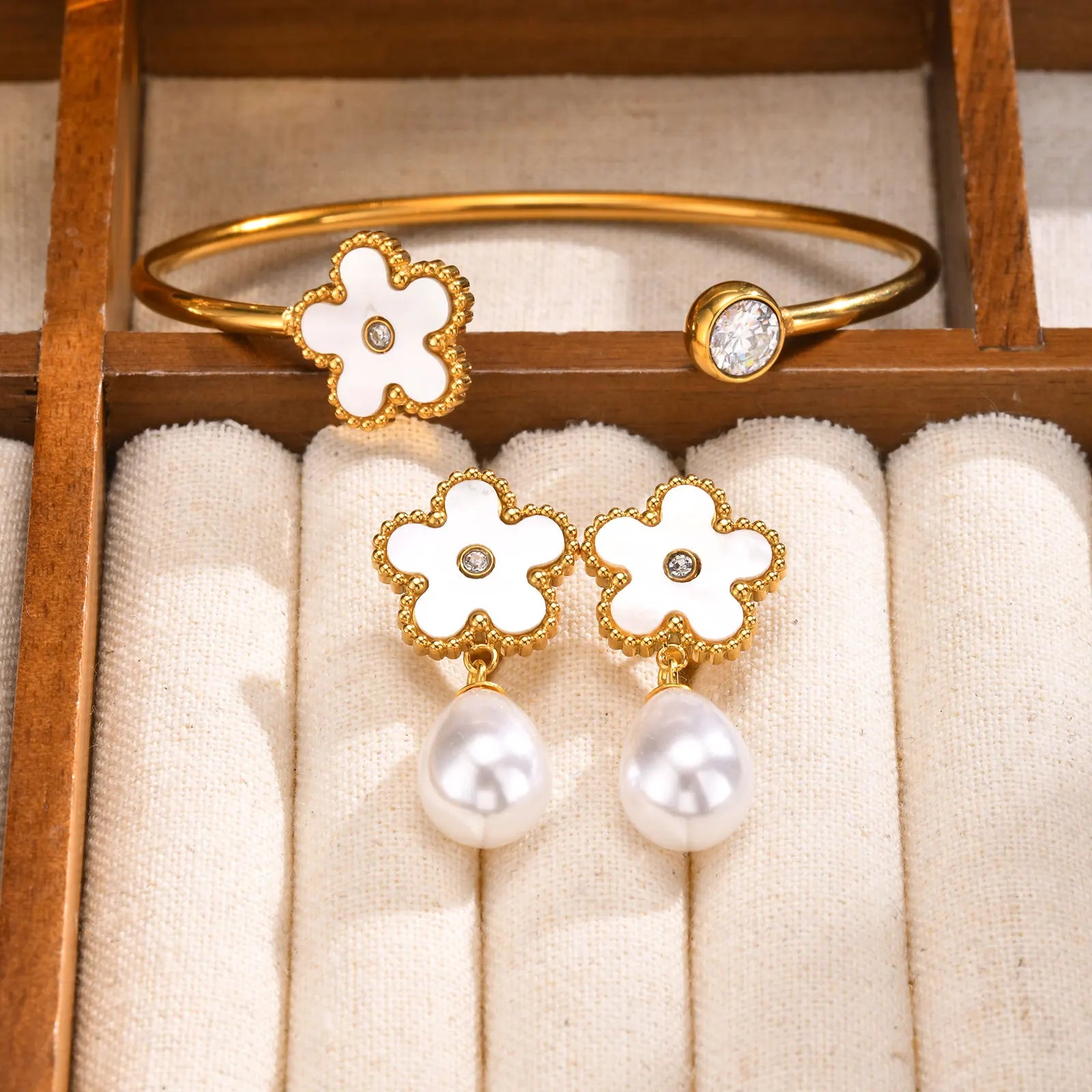 Set Chic Zircon White Shell Flower Bracelet Imitation Pearl Drop Earrings for Women, Stainless Steel Gold Color Fashion Jewelry