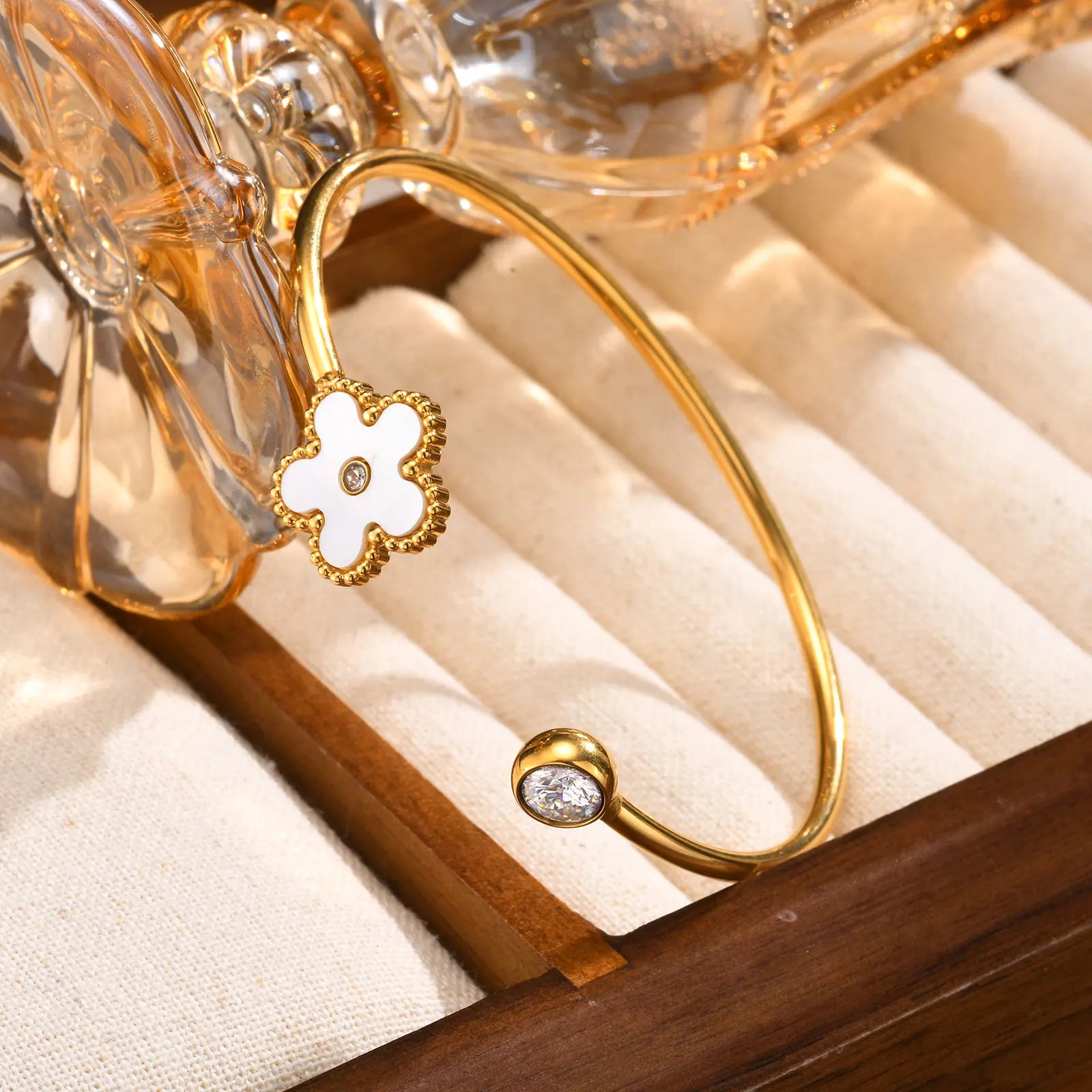 Set Chic Zircon White Shell Flower Bracelet Imitation Pearl Drop Earrings for Women, Stainless Steel Gold Color Fashion Jewelry