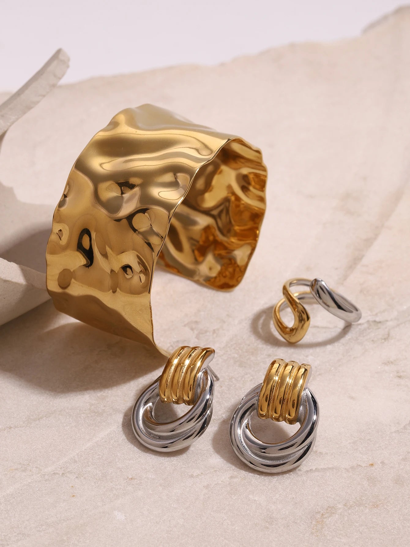 Uworld Fashion 4PCS Jewelry Set Wide Face Bracelet Two Tone Ring Women's Jewelry Commuting Attire Gift For Her