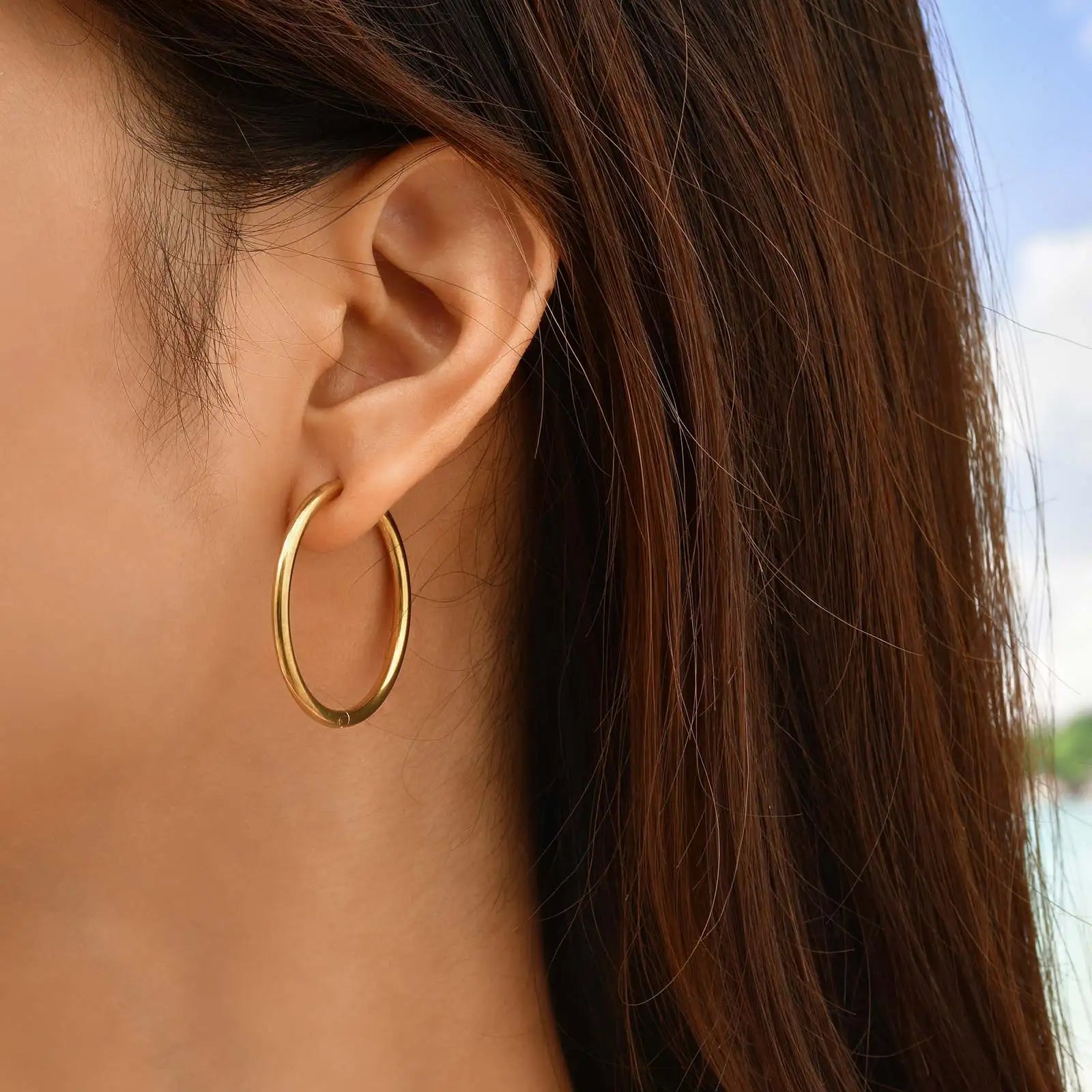 Minimalist Circle Hoop Earrings for Women,Stainless Steel Gold Color Cartilage Ear Bone Piercing Round Earrings,Classic Jewelry